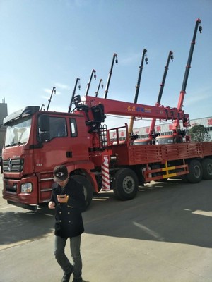 隨州陜汽德龍前四后八隨車吊 包上戶、可按揭的工程運(yùn)輸利器